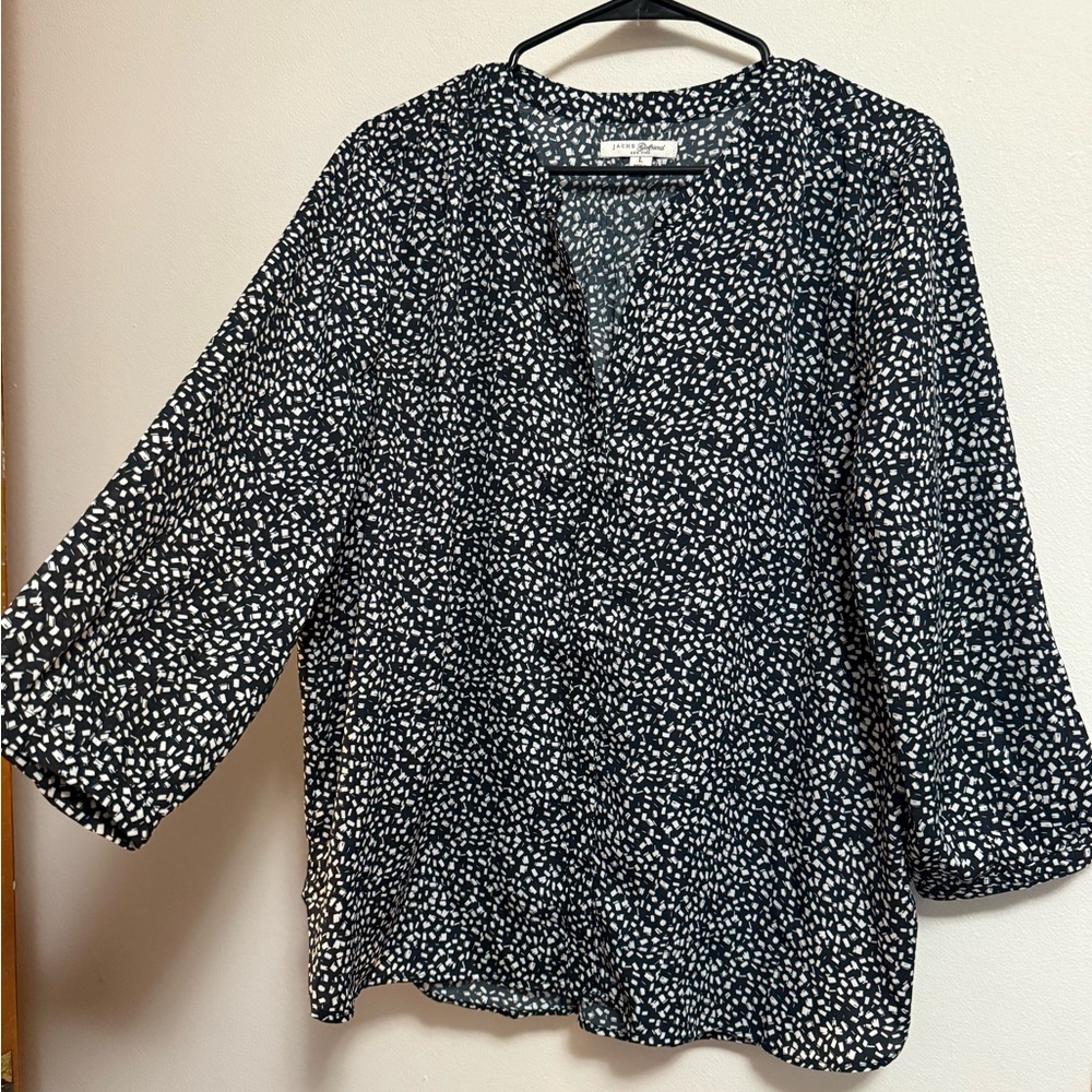 Chic Black and White Patterned‎ Blouse - Picture 3 of 7
